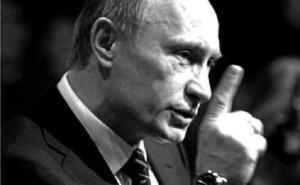 Putyin nem hódol be a háttérhatalomnak