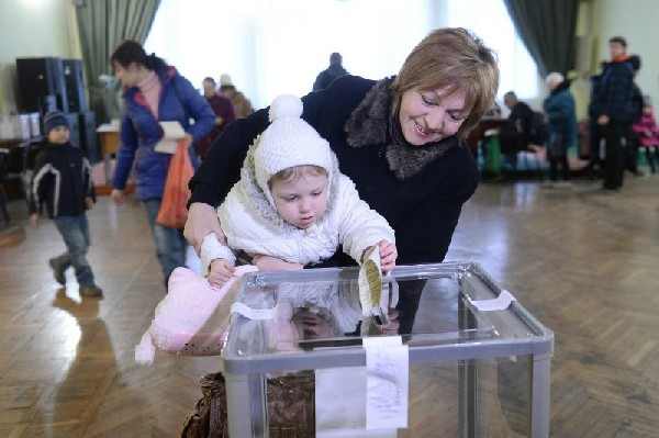 A Krim-félszigeten a szavazás aktivan zajlik, törvényszegés nincsFotó politikus.ru