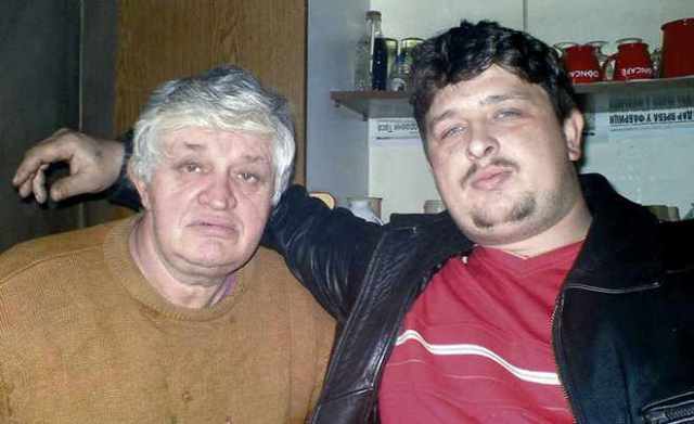 A határon elhúnyt szerb nyugdíjas Mladjan Rajić (balra) mindenét elvesztette az árvízben Fotó  blic.rs