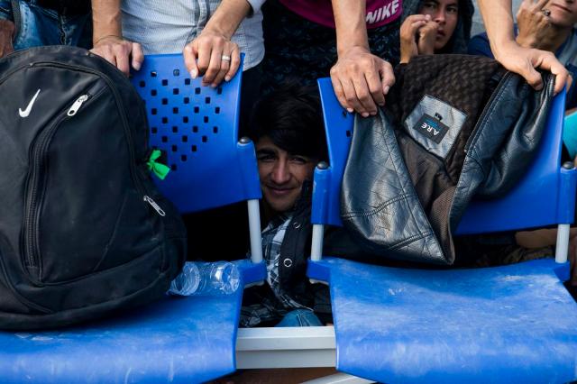 Moria, 2015. október 6. Migránsok várakoznak hogy regisztrálják õket egy afgánoknak elkülönített táborban a görög Leszbosz szigetén Moria közelében 2015. október 6-án. MTI Fotó: Balogh Zoltán