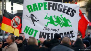Köln, Németország, 2016. január 9. A PEGIDA tiltakozása a migráns erőszak és Európa iszlamizációja ellen